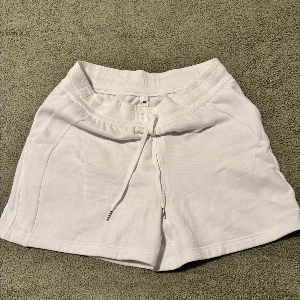 Lululemon Scuba High Rise 5” Shorts